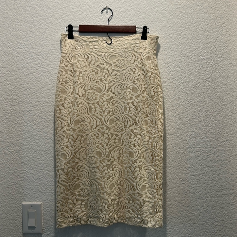 Lace pencil skirt